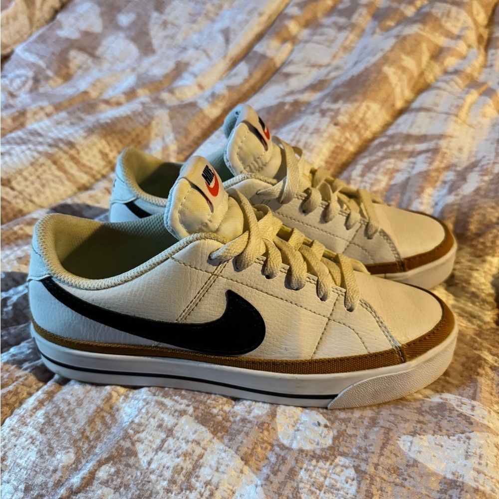 Nike Men's Cream and Tan Sneakers